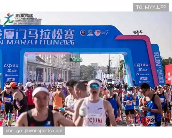 马拉松比赛终点处摆放镜子,跑者冲线第一眼是看到“汗流浃背的自己” 马拉松比赛终点处摆放镜子,跑者冲线第一眼是看到“汗流浃背的自己”
